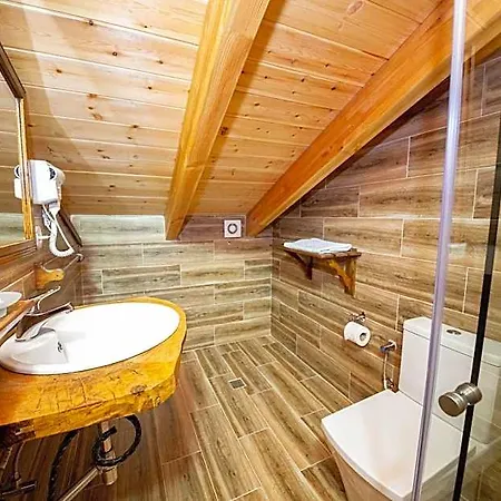 Castle 4* بيرات