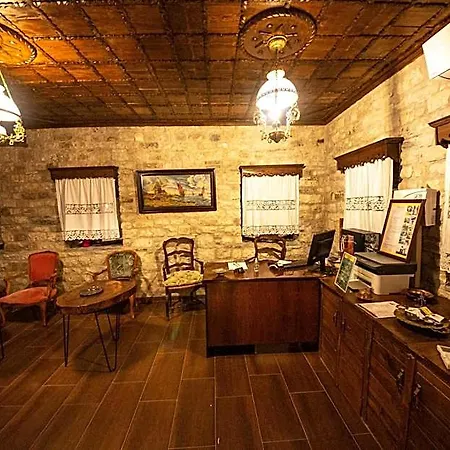 Castle 4* بيرات