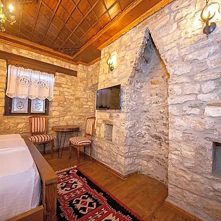 Castle 4* بيرات